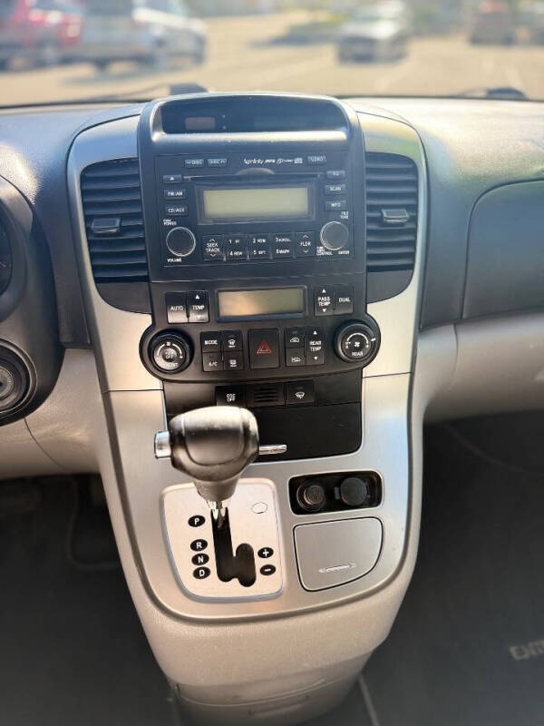 2008 Hyundai Entourage GLS