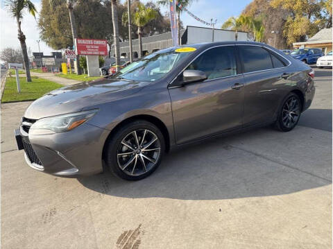 2017 Toyota Camry for sale at Dealers Choice Inc in Farmersville CA