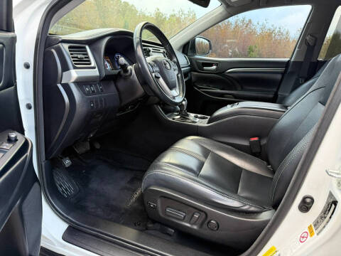 2017 Toyota Highlander SE