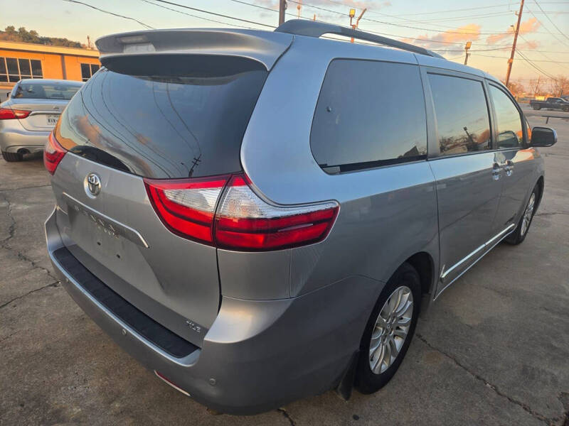 2016 Toyota Sienna XLE 8-Passenger