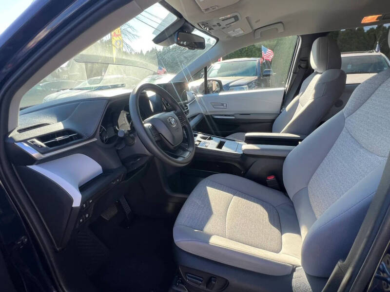 2026 Toyota Sienna LE 8-Passenger