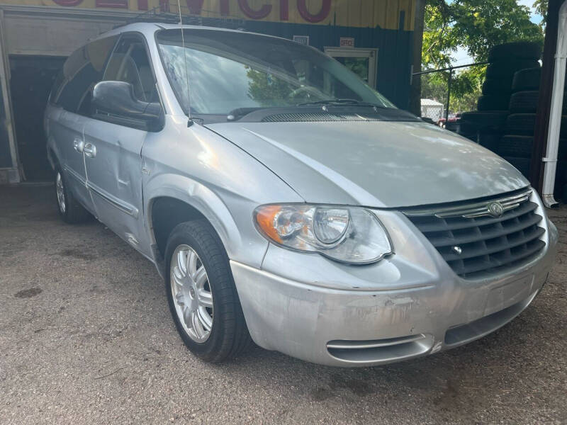 2007 Chrysler Town and Country for sale at El Tucanazo Auto Sales in Grand Island NE