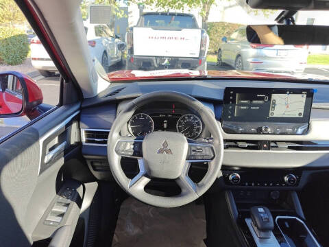 2025 Mitsubishi Outlander ES