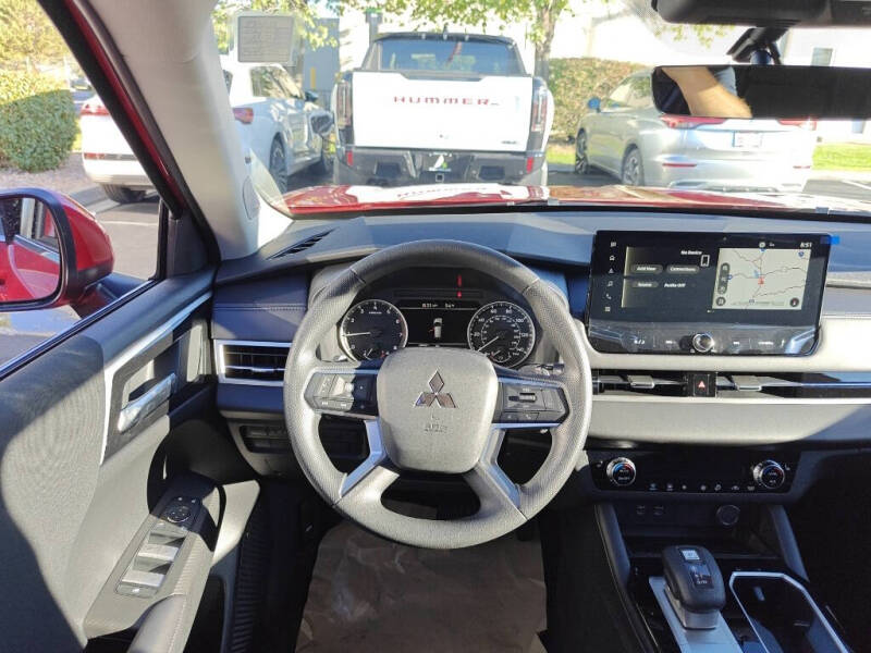 2025 Mitsubishi Outlander ES