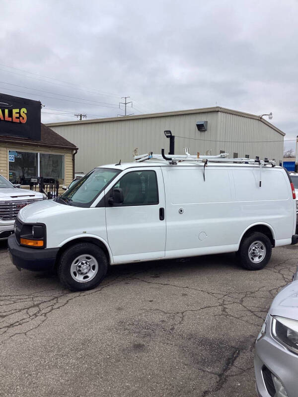 2015 Chevrolet Express Cargo Work Van photo 1