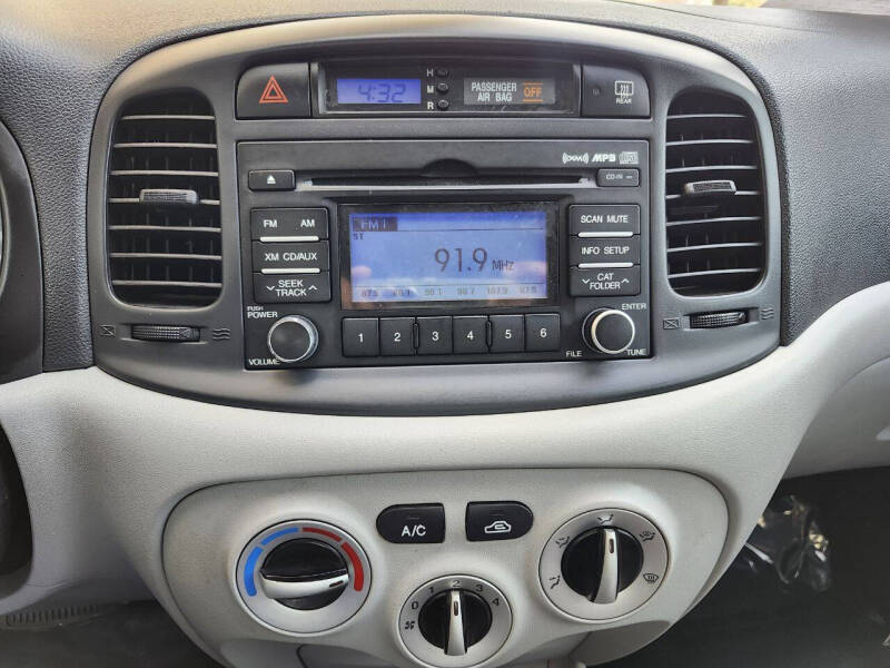 2011 Hyundai Accent GLS