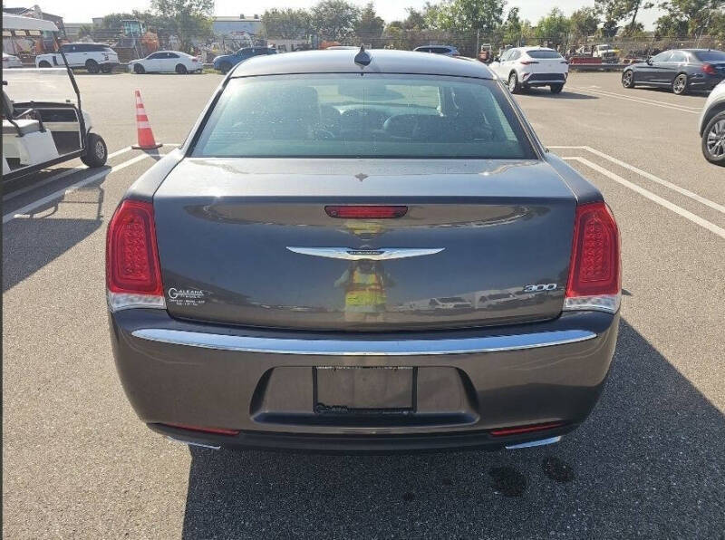 2016 Chrysler 300 Limited