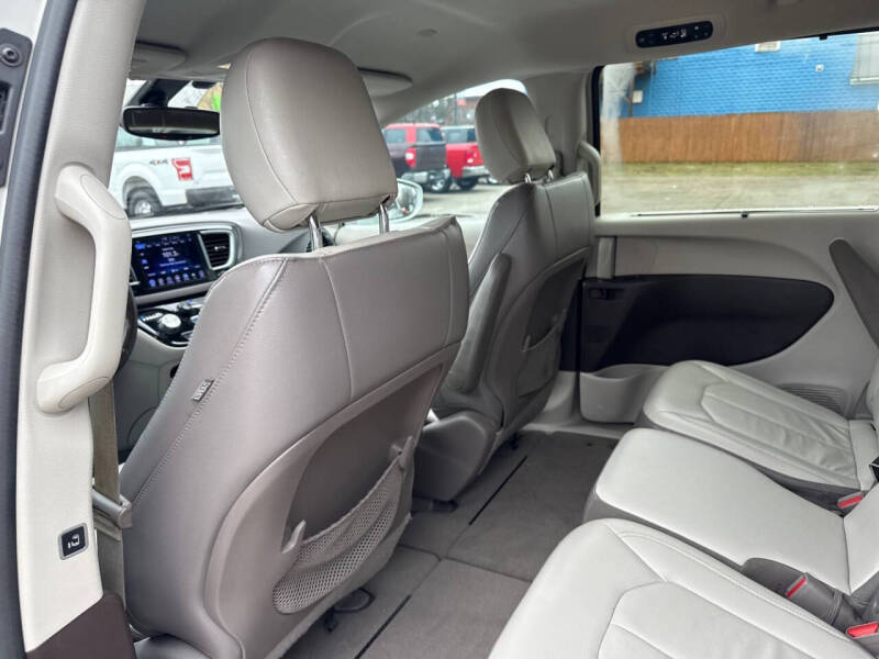 2017 Chrysler Pacifica Touring-L