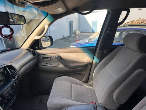 2003 Toyota Sequoia SR5