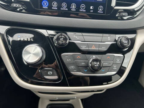 2017 Chrysler Pacifica Touring-L