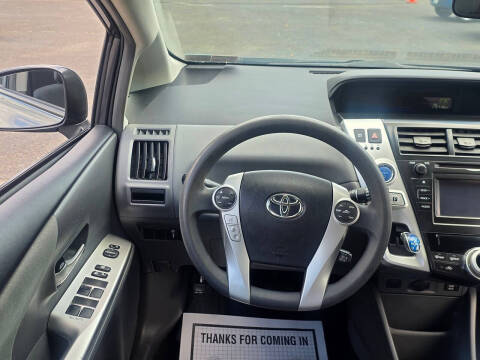 2014 Toyota Prius v Five