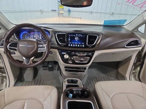 2017 Chrysler Pacifica Touring-L Plus