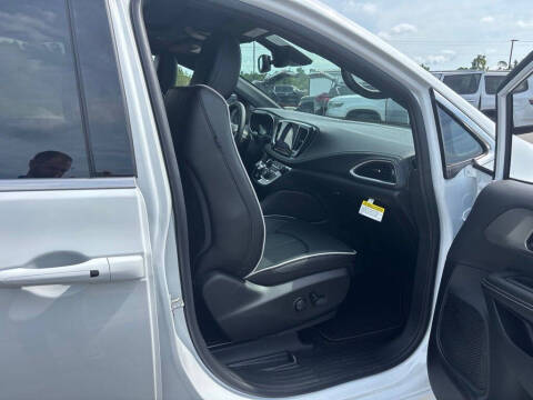 2027 Chrysler Pacifica Limited