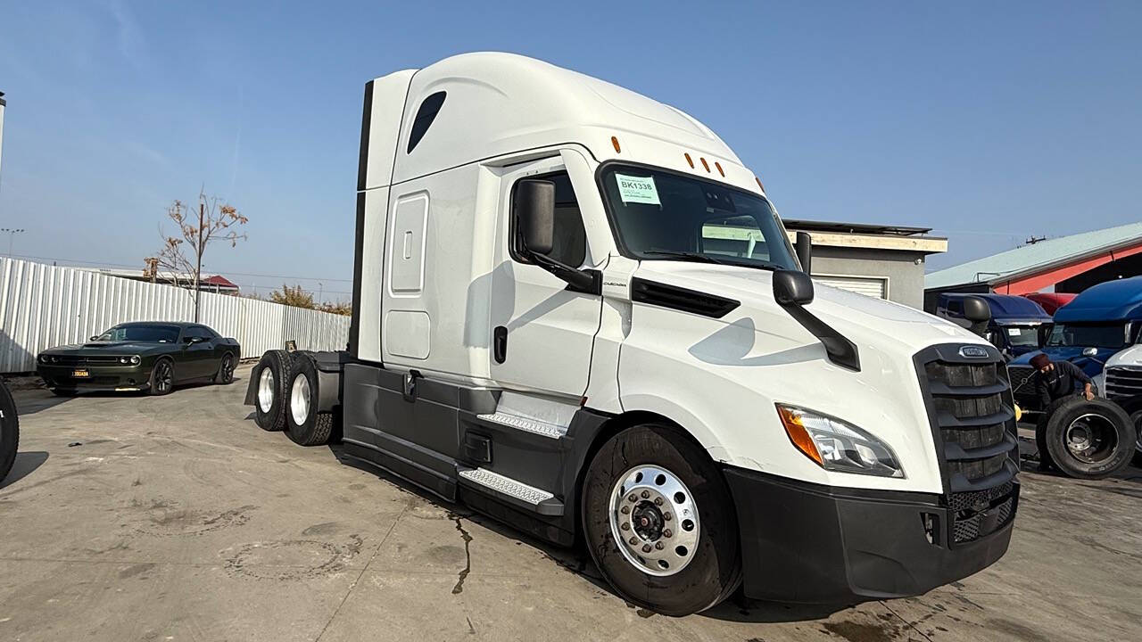 2020 Freightliner Cascadia for sale at KING TRUCK TRAILER SALES in Bakersfield, CA