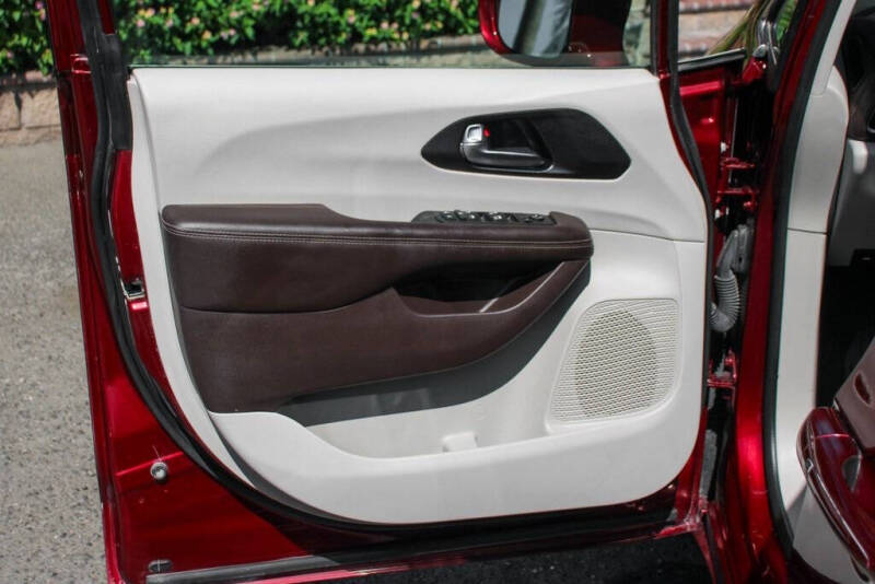 2021 Chrysler Pacifica Touring