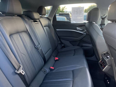 2021 Audi e-tron quattro Premium