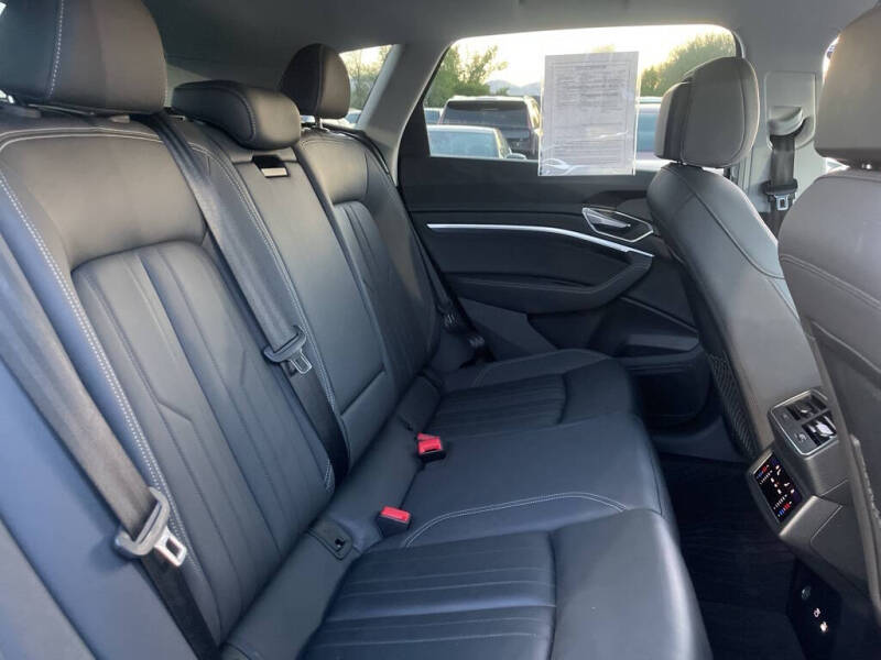 2021 Audi e-tron quattro Premium