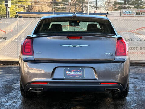2016 Chrysler 300