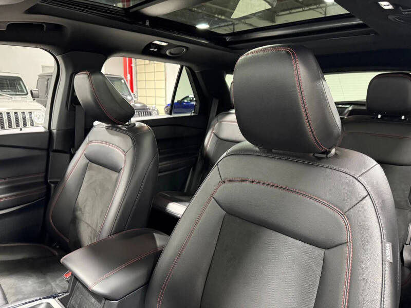 2024 Ford Explorer ST-Line