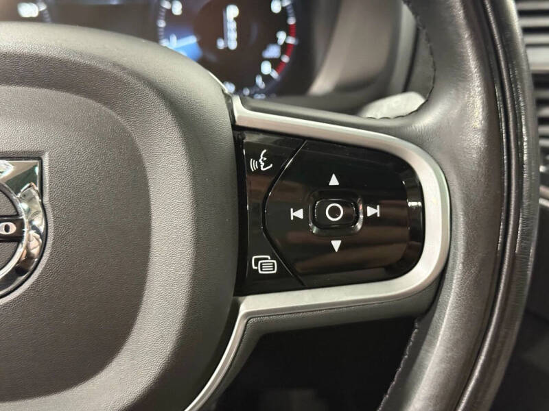 2019 Volvo XC90 T6 Momentum