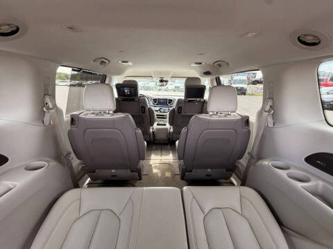 2017 Chrysler Pacifica Touring-L Plus