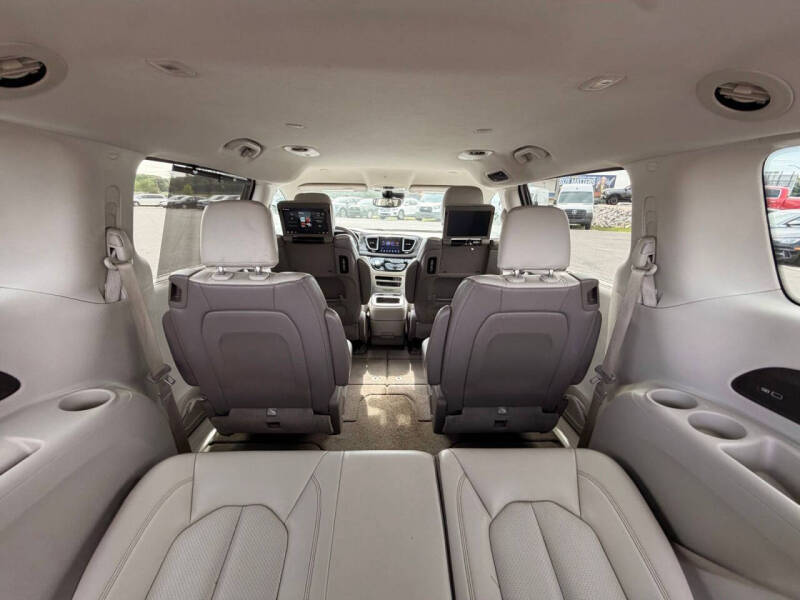2017 Chrysler Pacifica Touring-L Plus