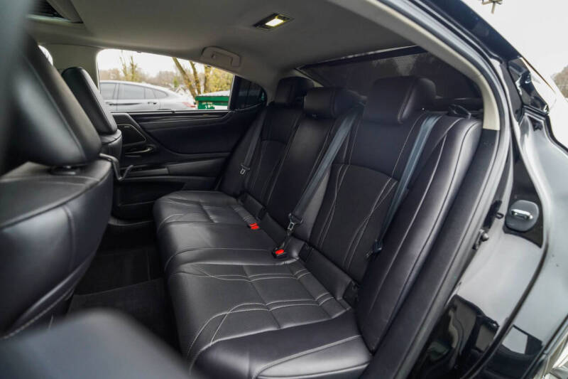 2020 Lexus ES 300h Ultra Luxury