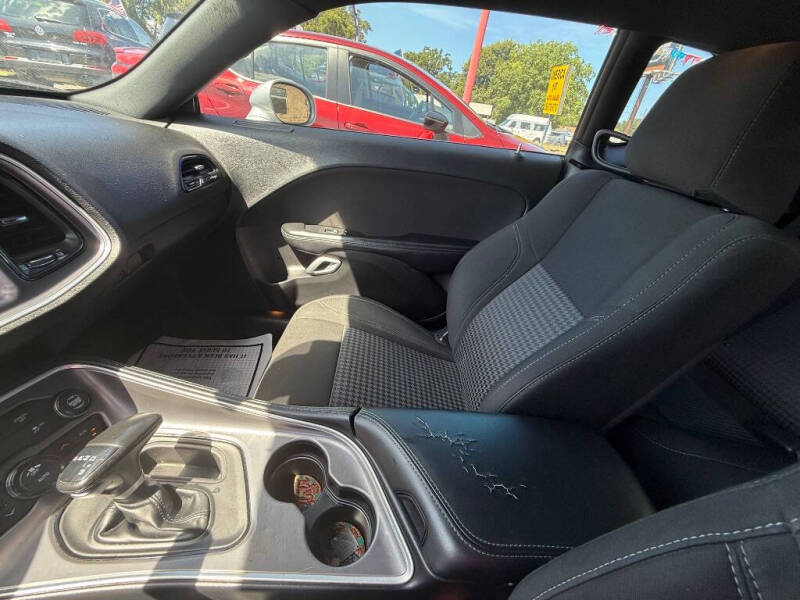 2021 Dodge Challenger SXT