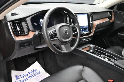 2024 Volvo XC60 B5 Plus Dark Theme