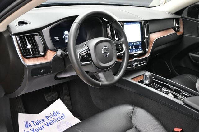 2024 Volvo XC60 B5 Plus Dark Theme