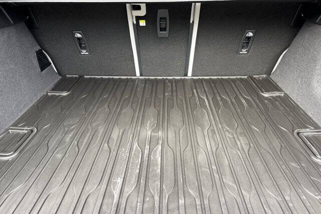 2026 Land Rover Range Rover Velar P250 Dynamic SE