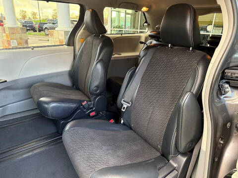 2011 Toyota Sienna SE 8-Passenger