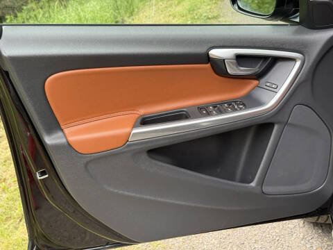 2015 Volvo V60 Cross Country T5