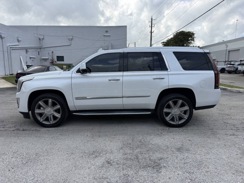 2016 Cadillac Escalade Luxury Collection