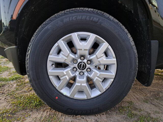 2024 Nissan Frontier SV