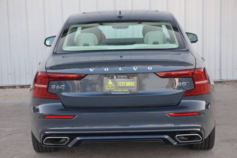 2022 Volvo S60 B5 Momentum