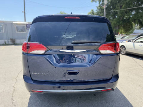 2017 Chrysler Pacifica Touring-L