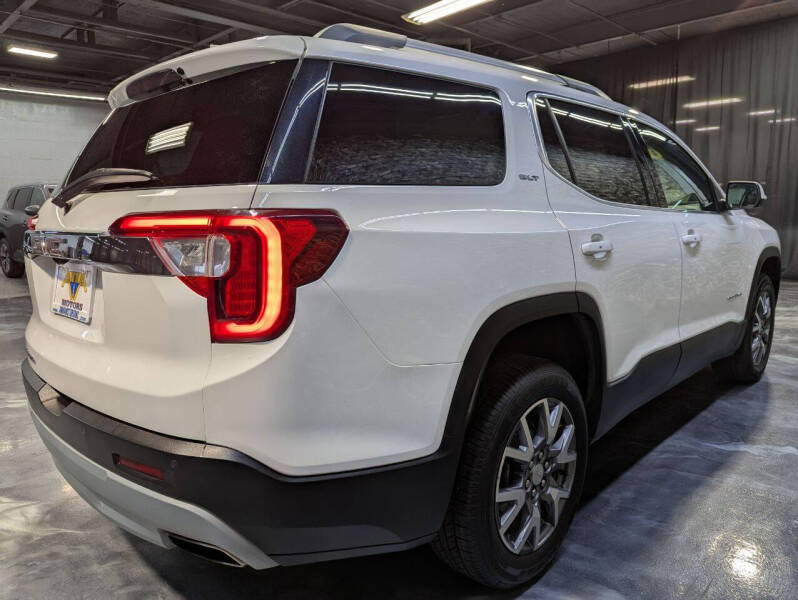 2023 GMC Acadia SLT