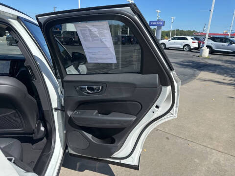 2025 Volvo XC60 B5 Plus Dark Theme