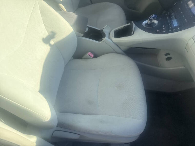 2010 Toyota Prius III