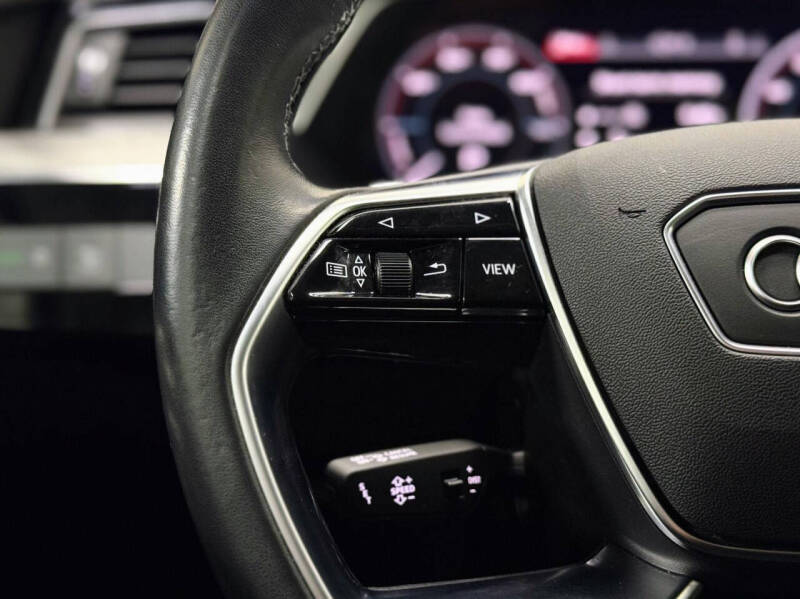 2022 Audi e-tron quattro Premium