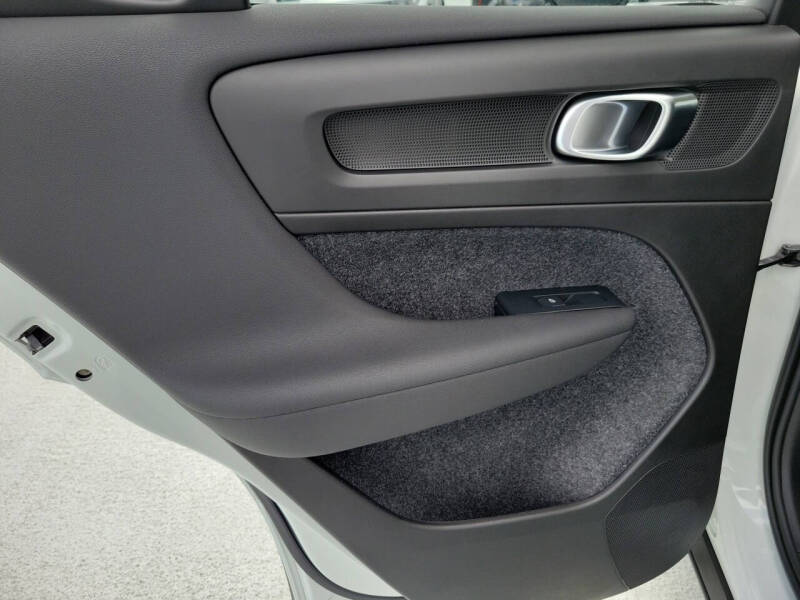 2026 Volvo XC40 B5 Plus