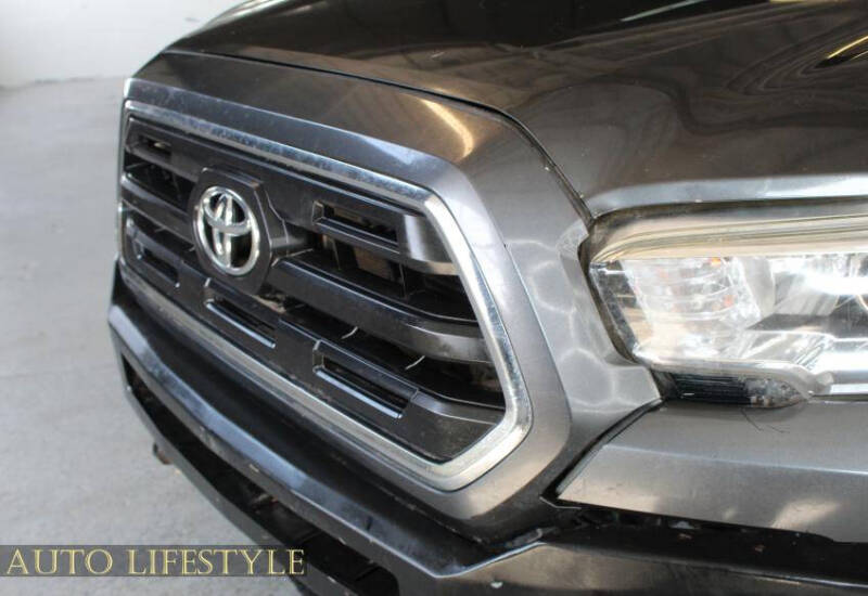 2017 Toyota Tacoma SR V6