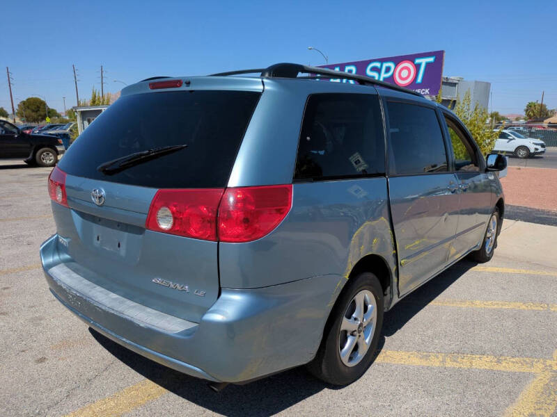 2007 Toyota Sienna LE photo 2