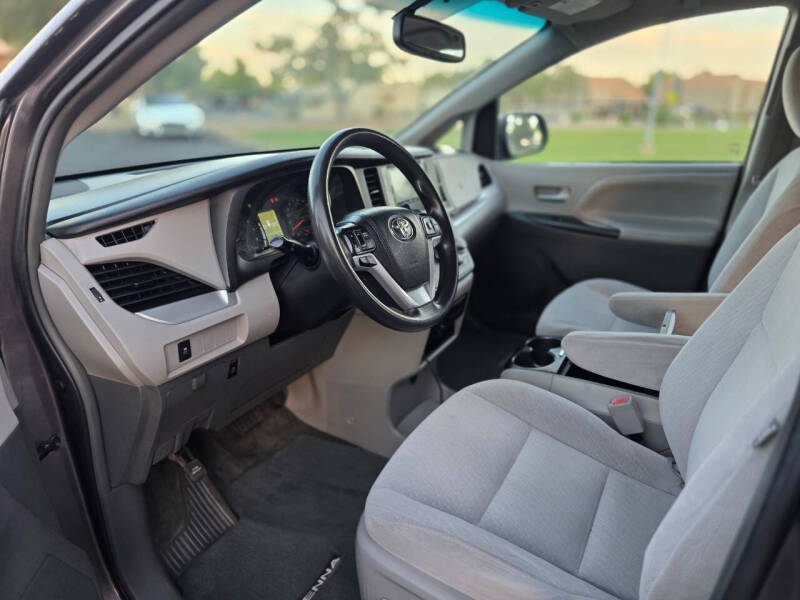 2016 Toyota Sienna LE 8-Passenger