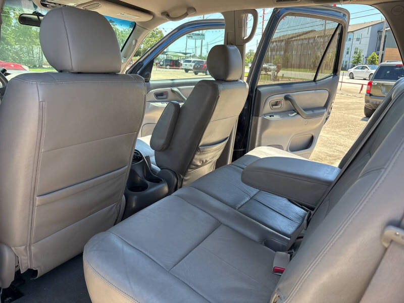 2005 Toyota Sequoia SR5