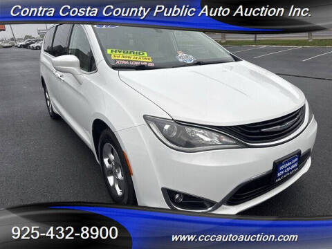 2017 Chrysler Pacifica Hybrid Touring Plus