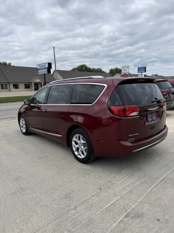 2017 Chrysler Pacifica Touring-L Plus