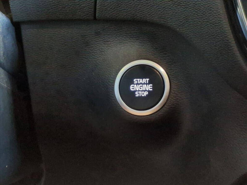 2021 Volvo XC40 T4 Momentum