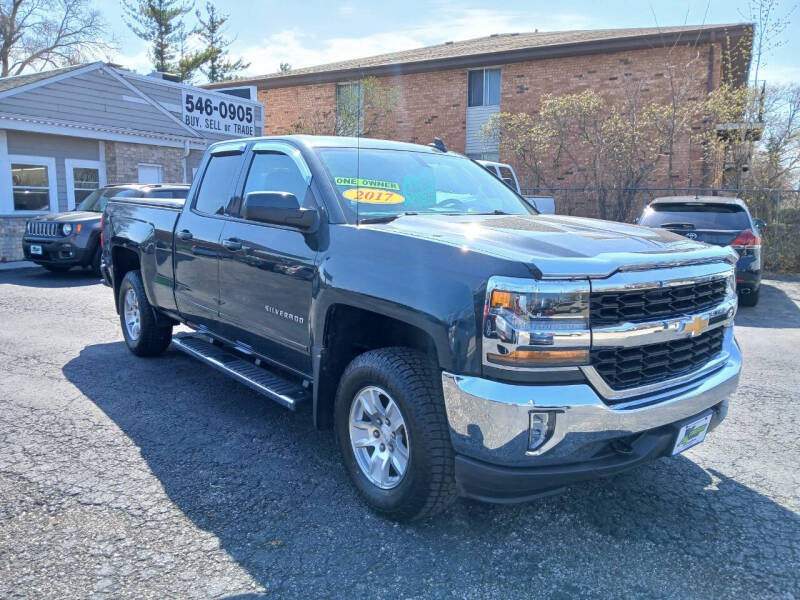 Used 2017 Chevrolet Silverado 1500 LT with VIN 1GCVKREC6HZ374000 for sale in Milwaukee, WI